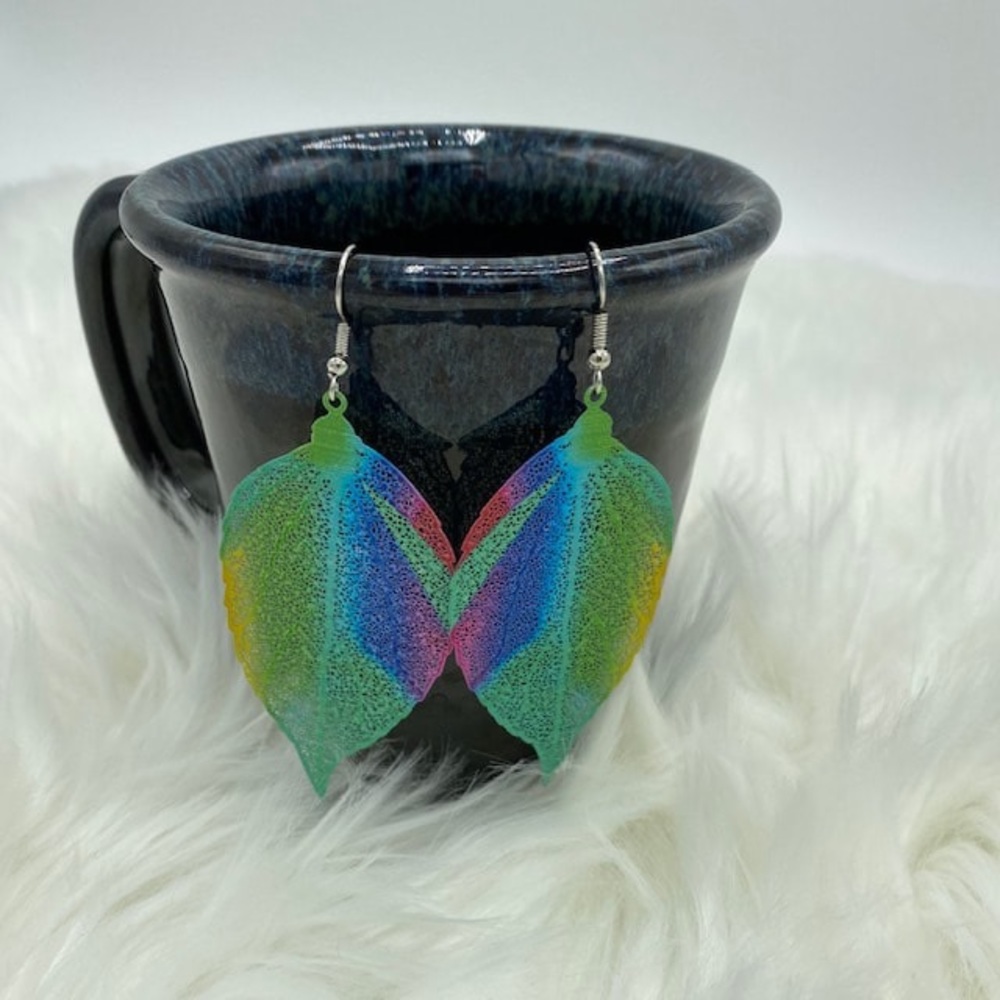 A LIL COLOR FILIGREE LEAF EARRINGS